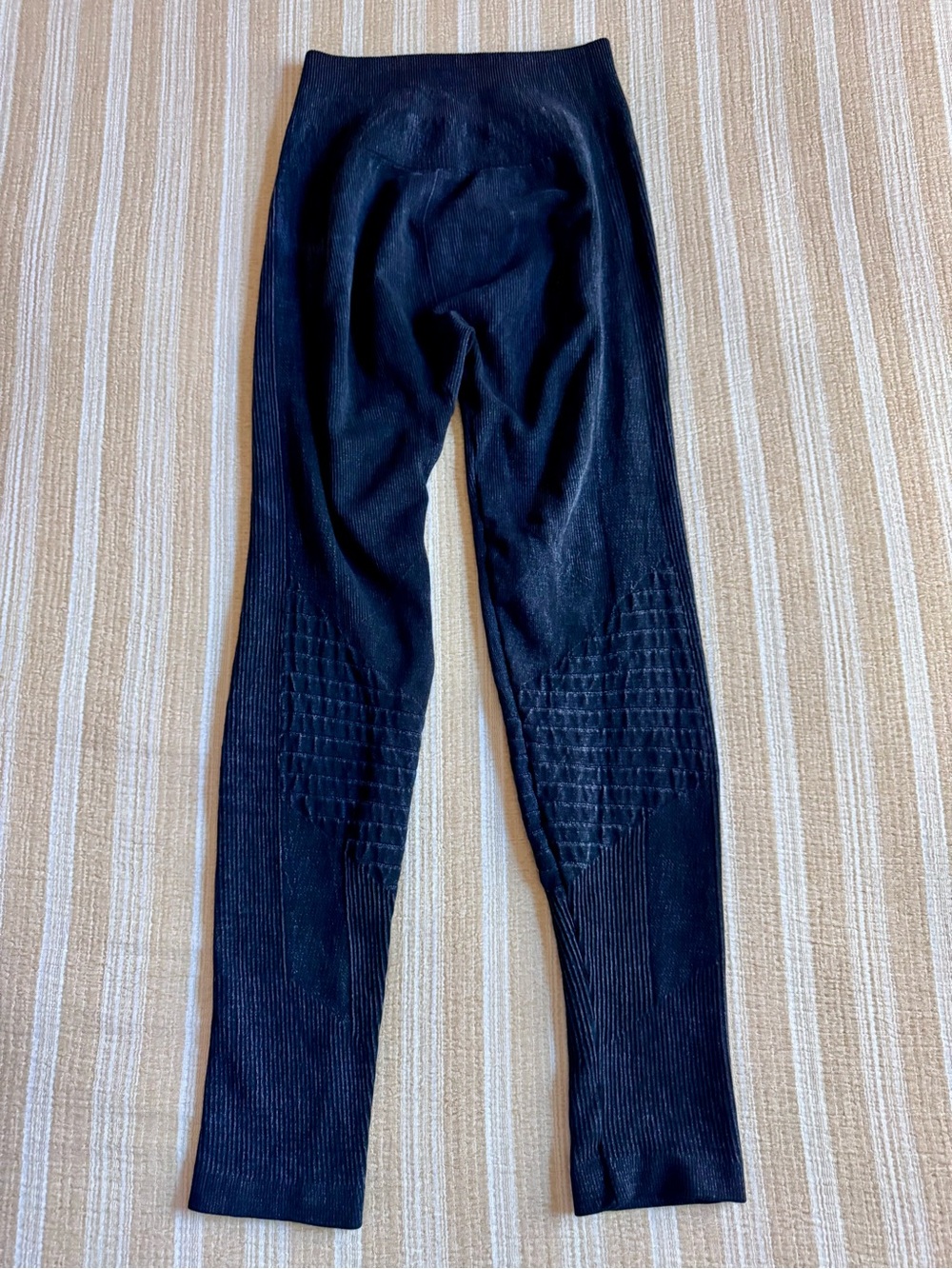 POOF! BLACK Ribbed Seamless Leggings with Sculpted Panels SZ S/M